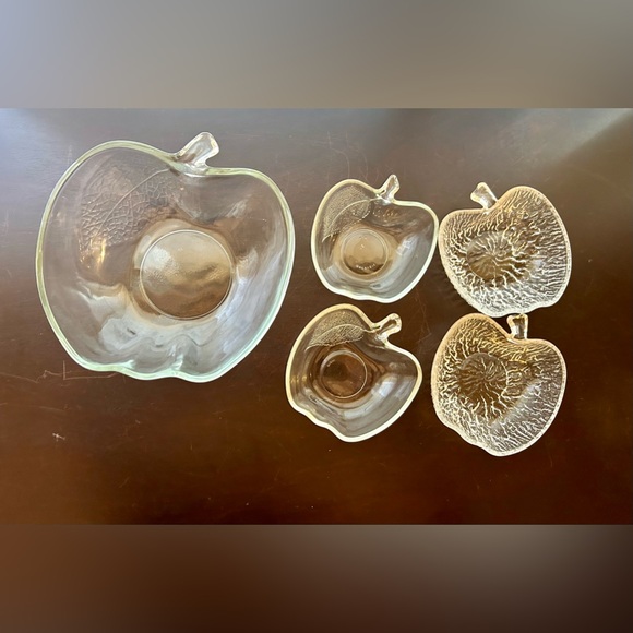 Vintage 1970s Large 9" Apple Shaped Clear Glass Serving Bowl w/Leaf Detailing - Picture 7 of 10